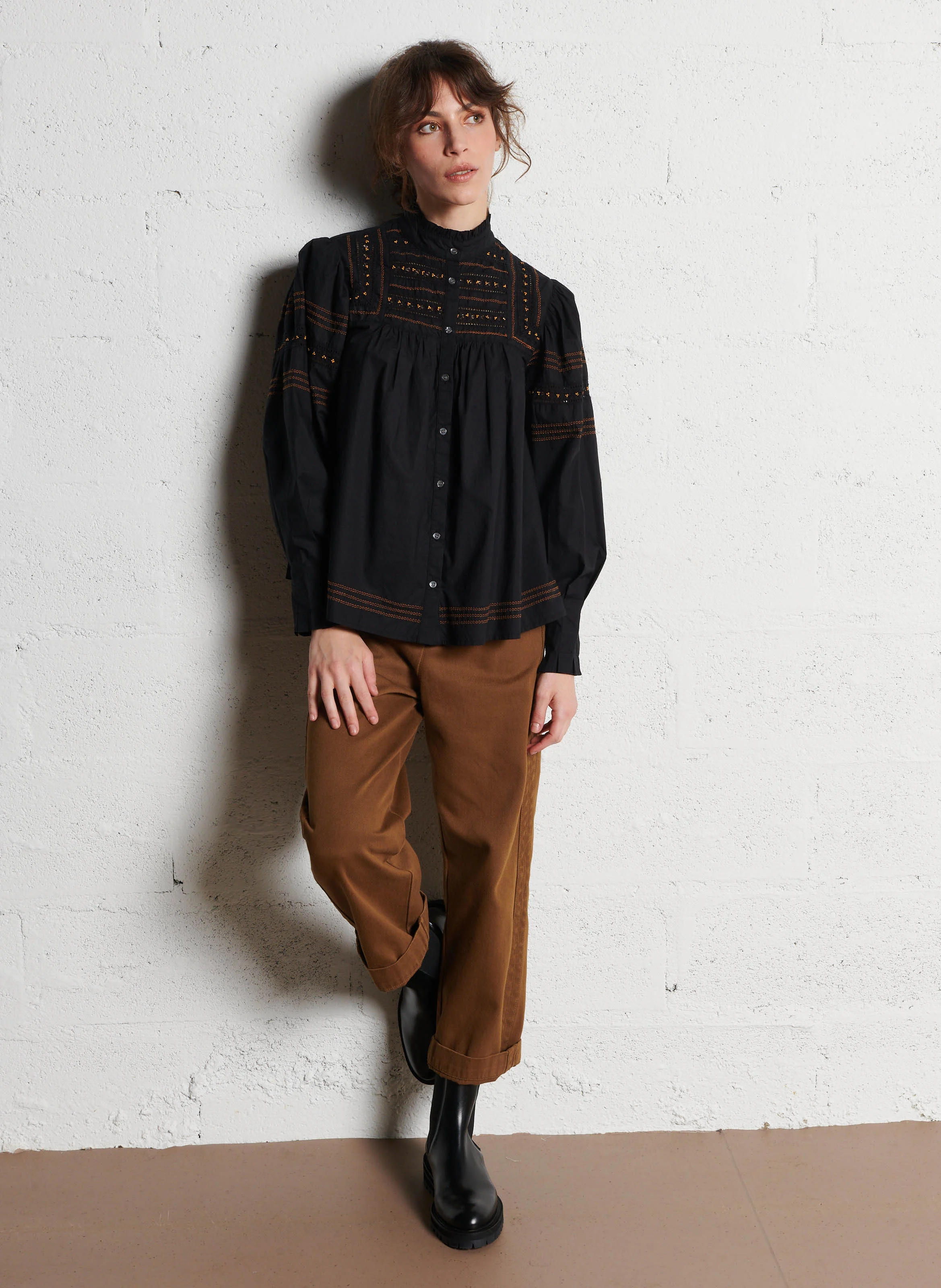 AMALYA - Blouse ample brodée en coton | Noir
