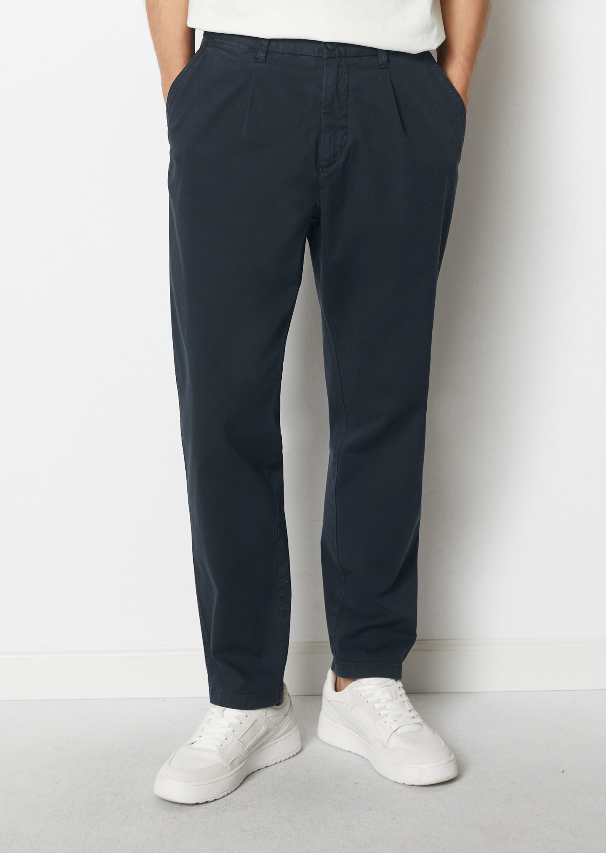 Chino Modell BELSBO pleats aus Bio-Baumwolle mit Elasthan