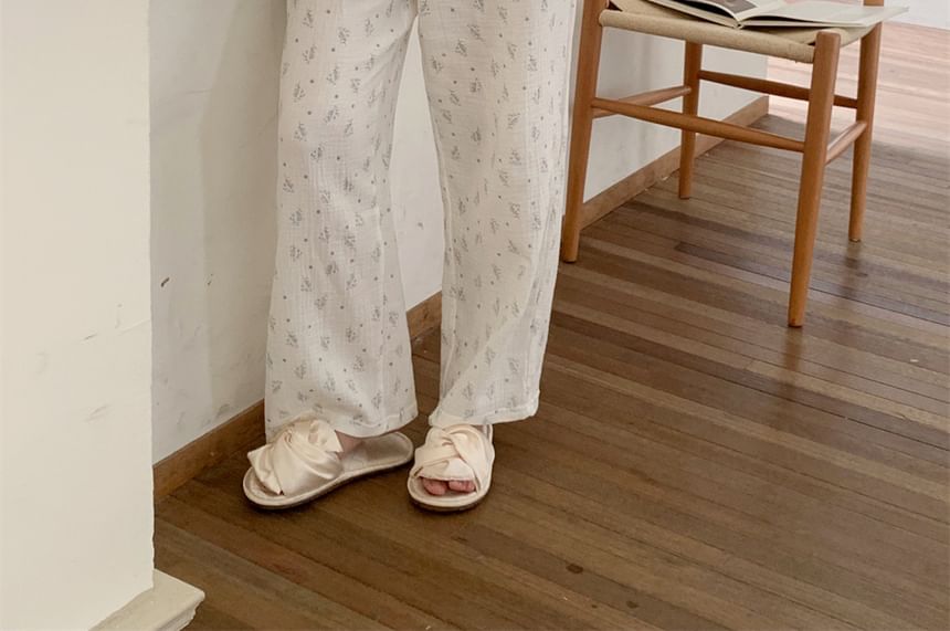 Tanee - Pyjamaset: shirt met lange mouwen, kraag en bloemenprint + broek met rechte pijpen