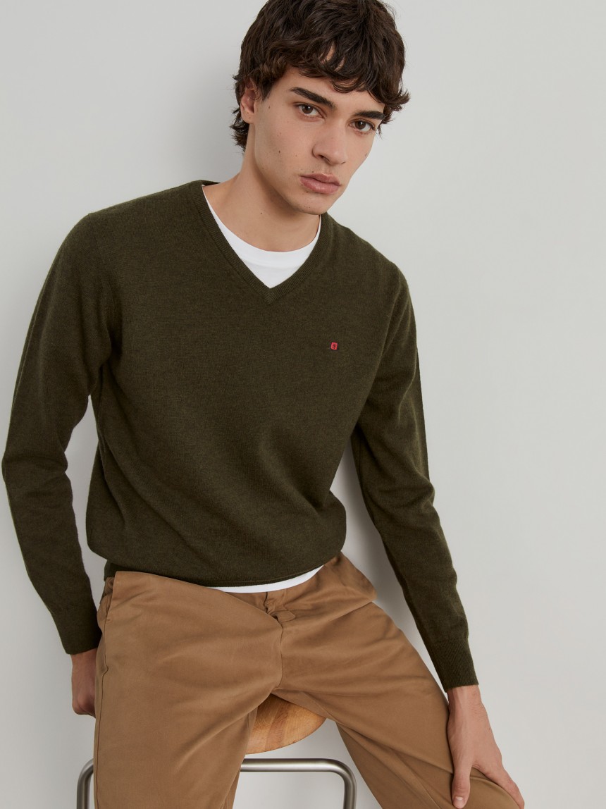 Pullover de lã decote em bico