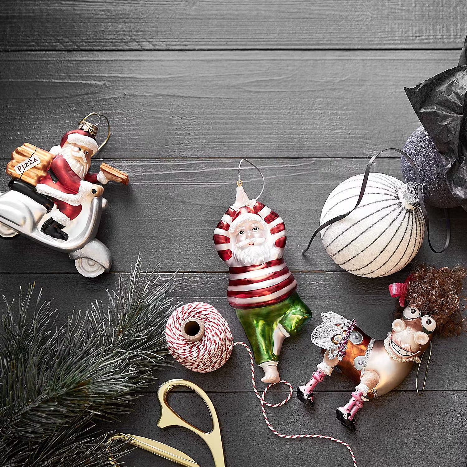 HANG ON Baumanhänger Yoga Santa | Weihnachtskugel Glas