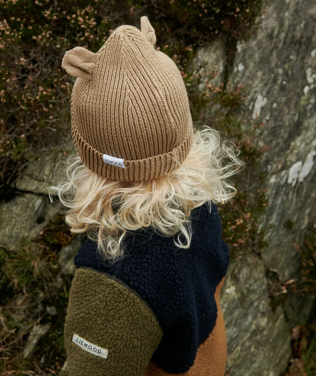 LIEWOODBONNET GINA EN TRICOT CÔTELÉ ET COTON BIO MARRON AVEC OREILLES D’OURS
