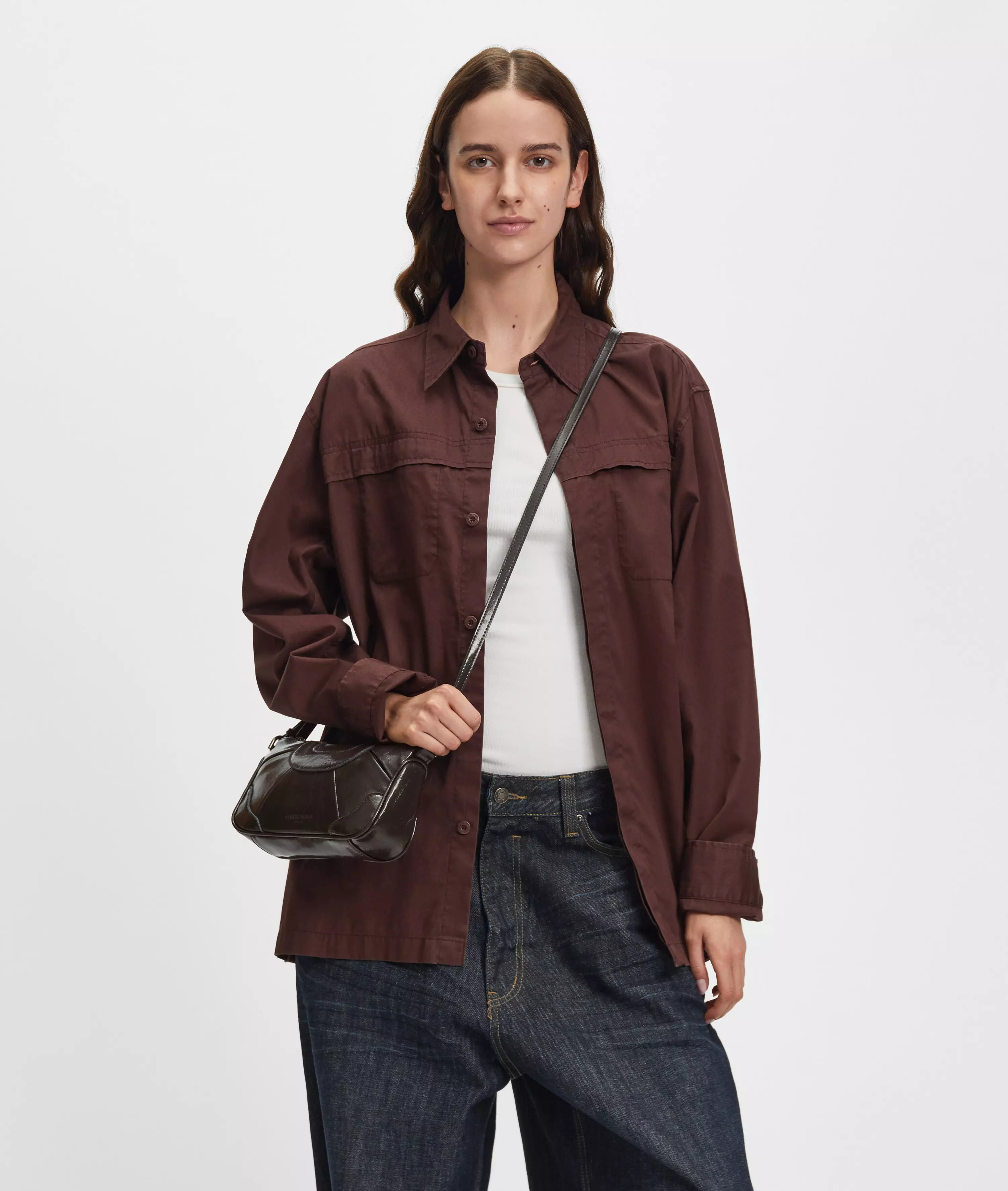 Crossbody Small shoulder bag made from recycled leather with a glossy finish