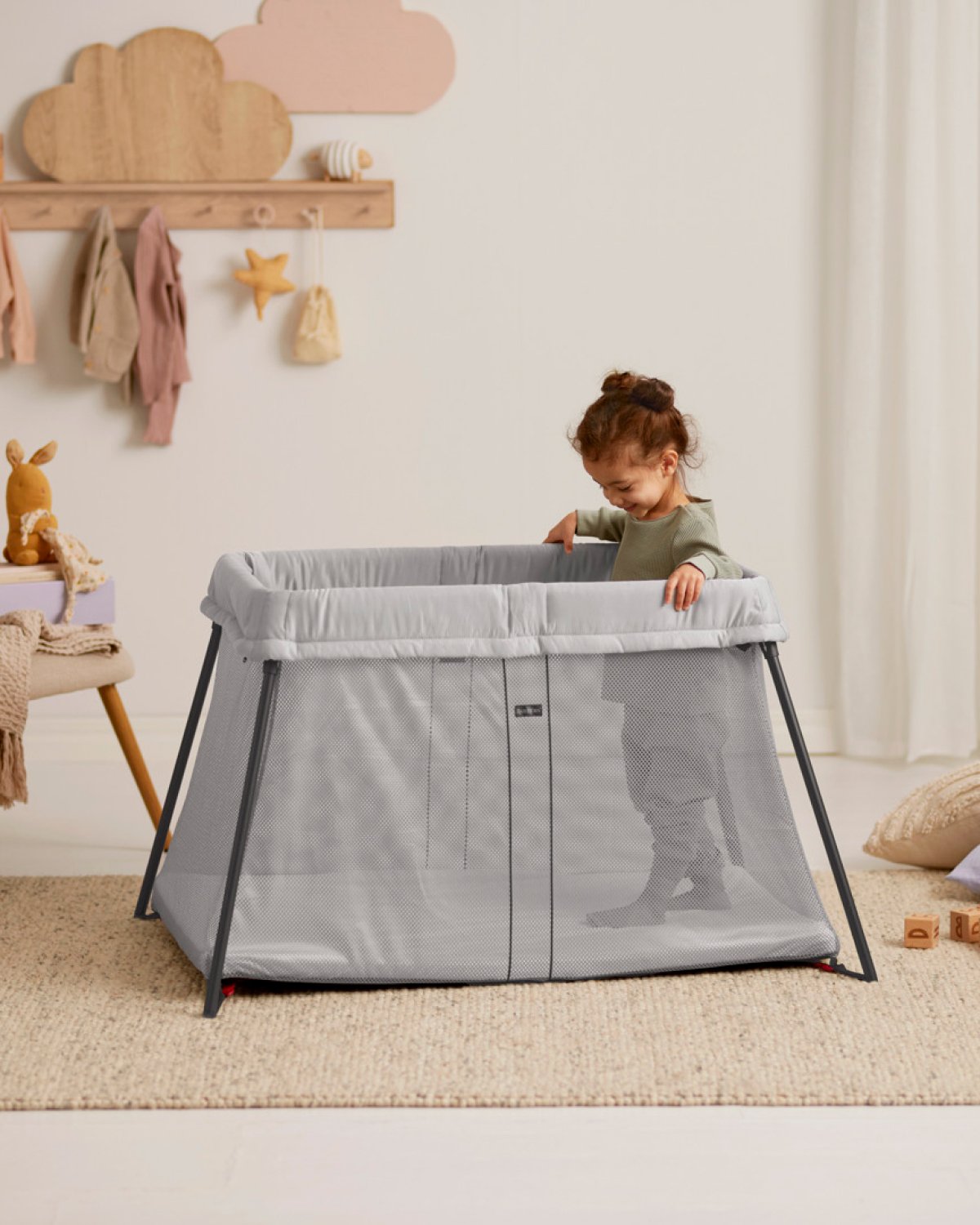BabyBjörn Reiseseng Baby 0-3år – m/ Madrass, Reisebag og Overtrekkslaken | Travel Crib Light