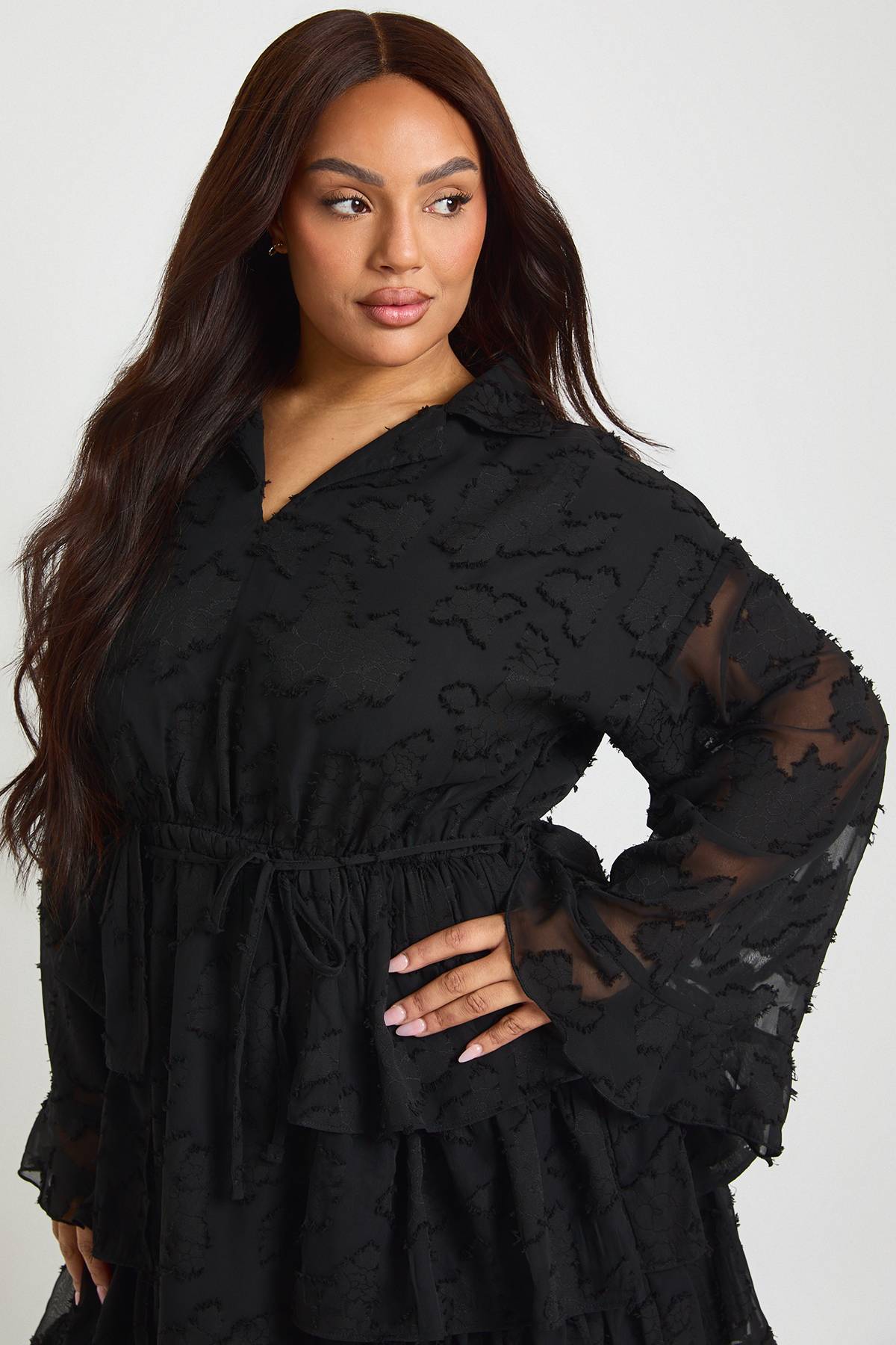 boohoo Robe Patineuse Grande Taille en Mousseline Dévorée à Volants