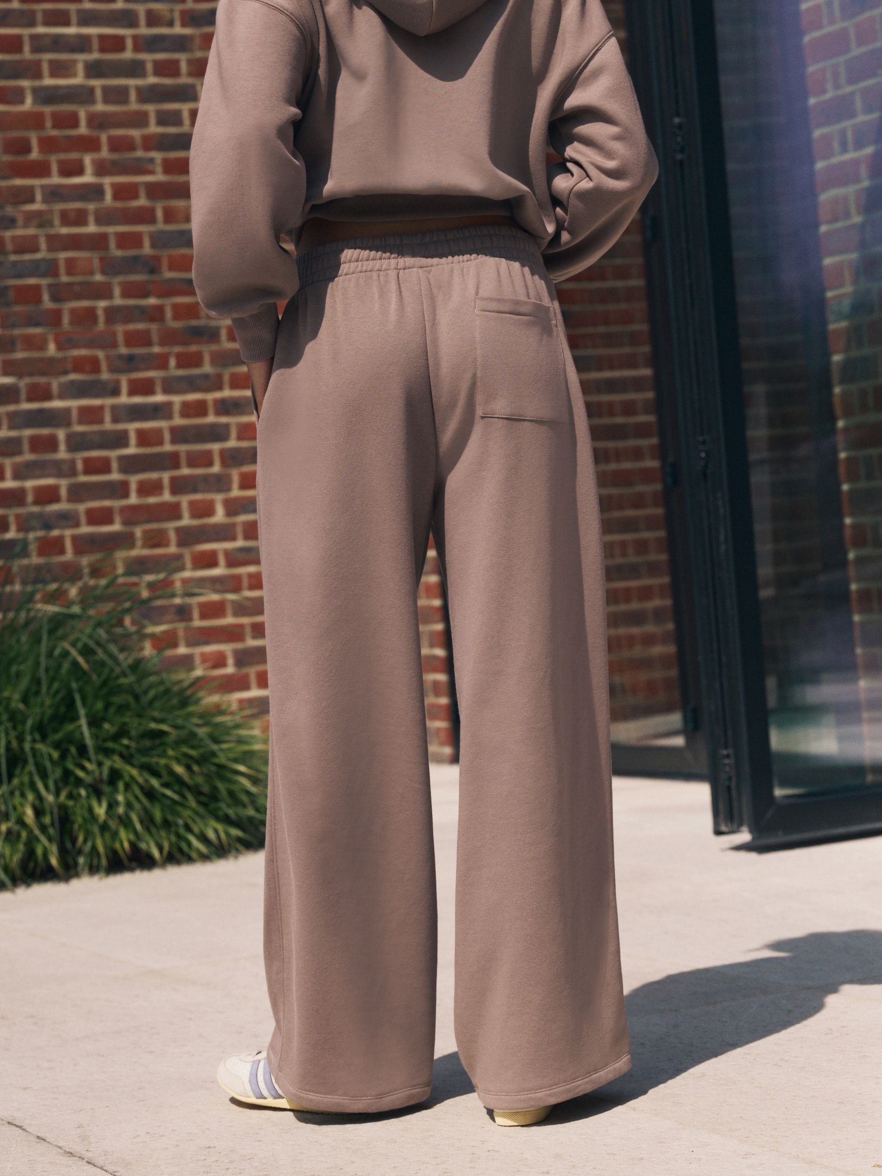 Nertsgrijs/bruin - self. joggingbroek met wijde pijpen