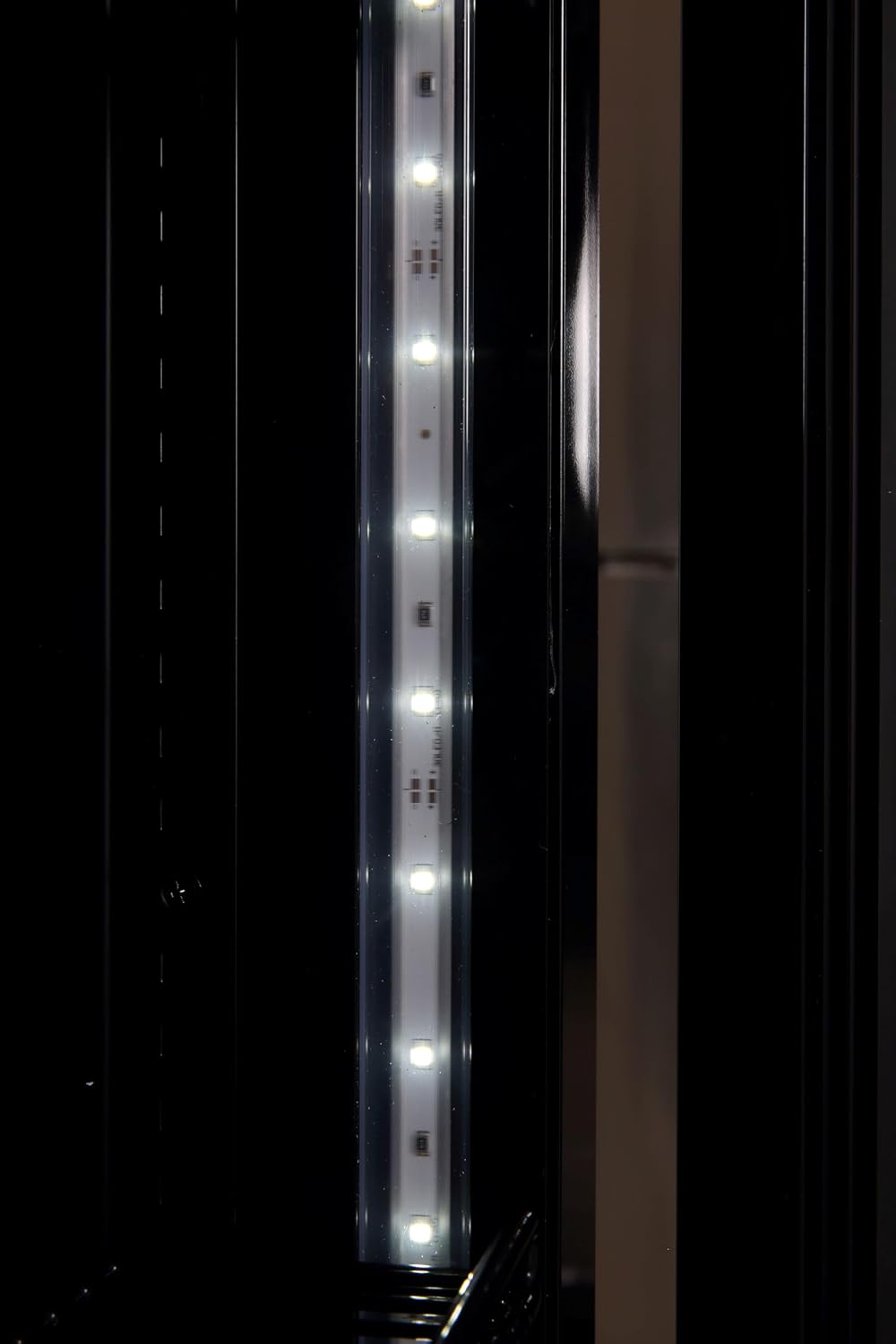 METRO Professional Getränkekühlschrank mit Glastür GSC2133B-NC, 166L, 5 verstellbaren Einlegeböden, mit Schloss, LED-Beleuchtung, Schwarz
