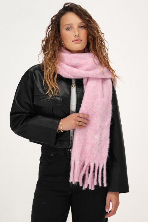 Roze sjaal met franjes