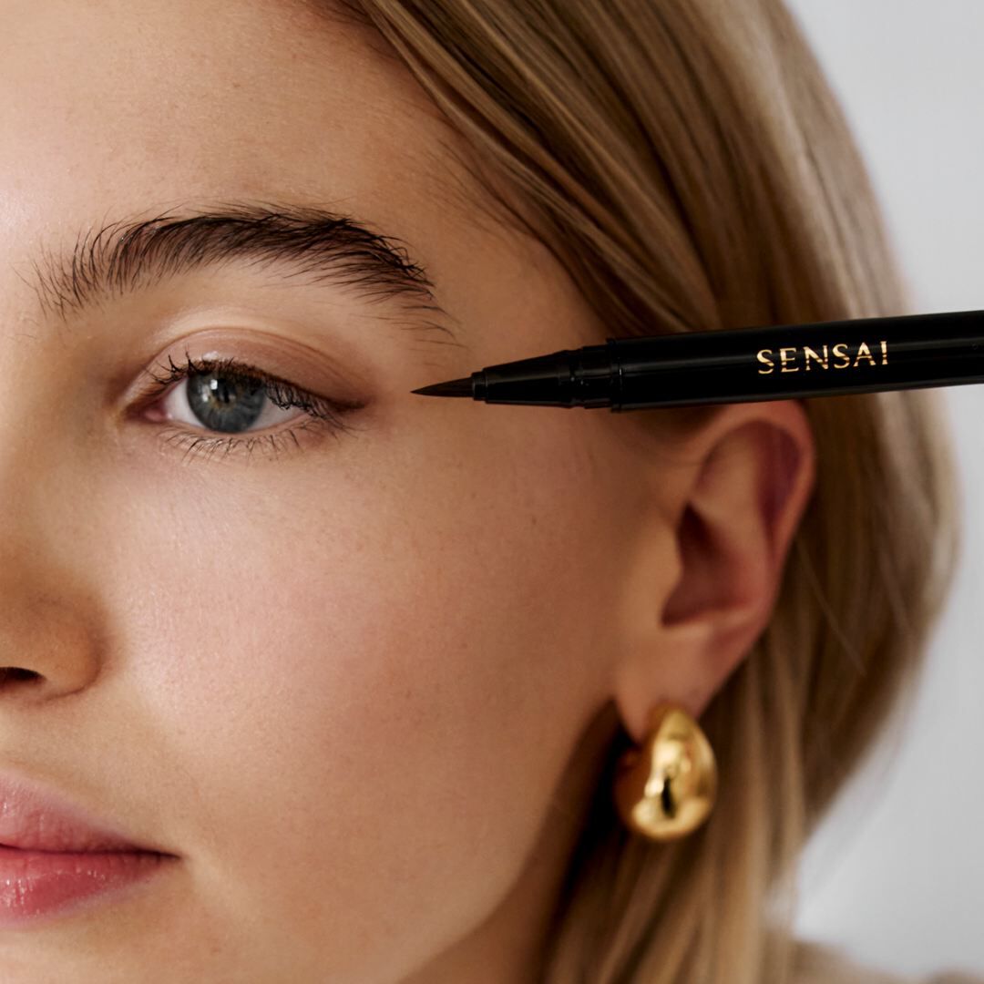 SENSAI  Designing Liquid Eyeliner