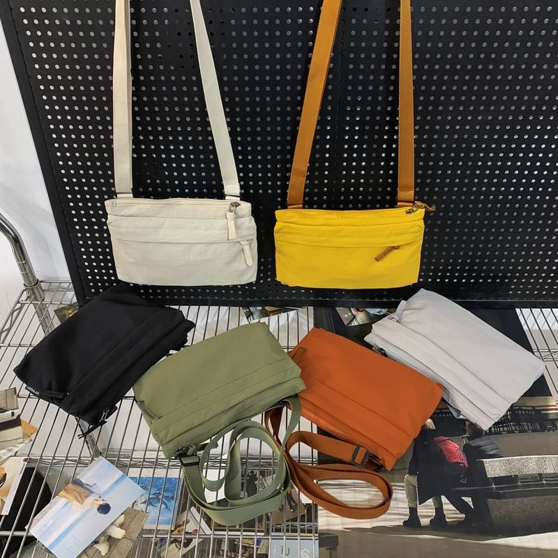 Hikuozy - Effen nylon crossbodytas