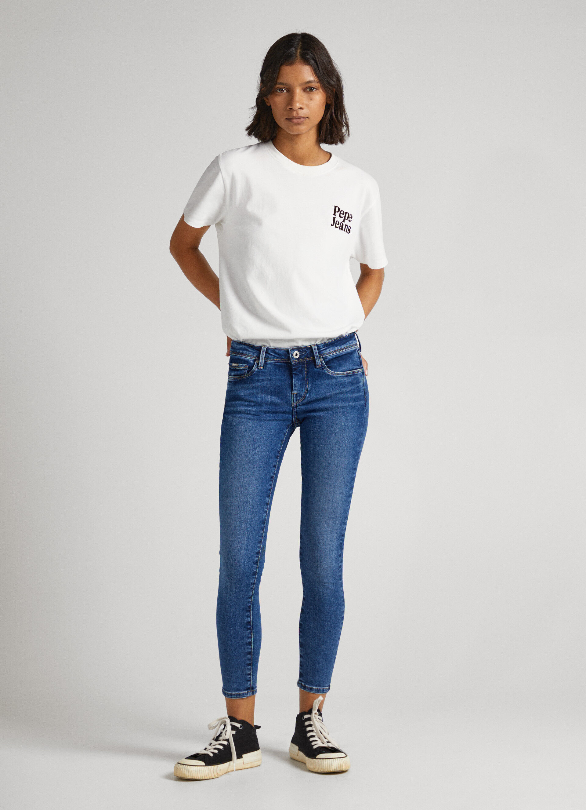 CALÇA JEANS LOLA FIT SKINNY TIRO TAMANHO MÉDIO - jeans