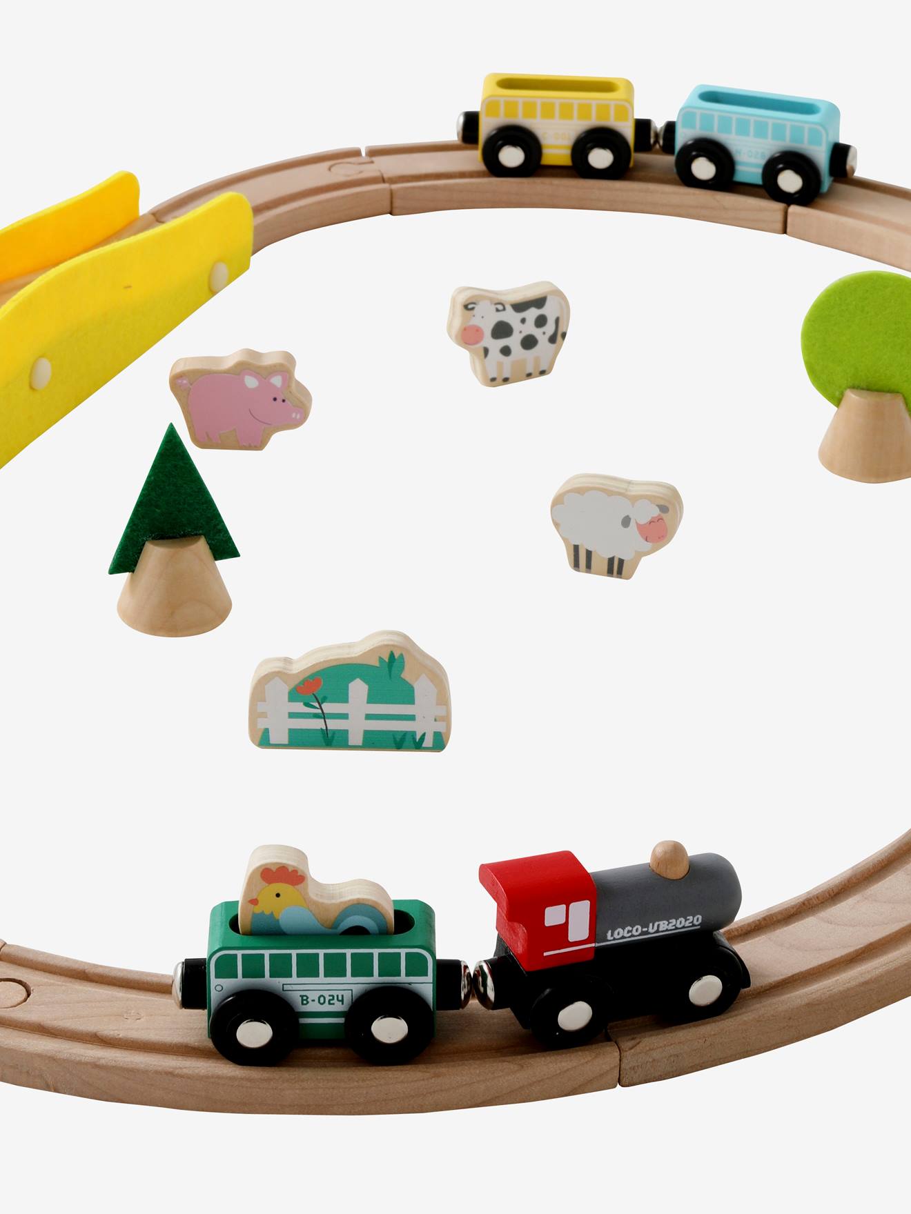Pequeno circuito de trem de madeira multicolorido