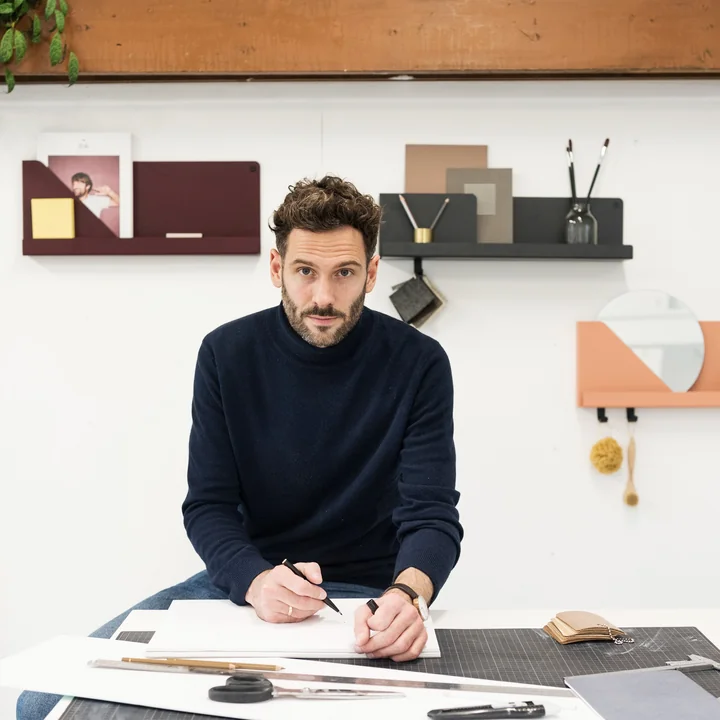Muuto - Folded Shelves 63 x 16,5 cm, oliv