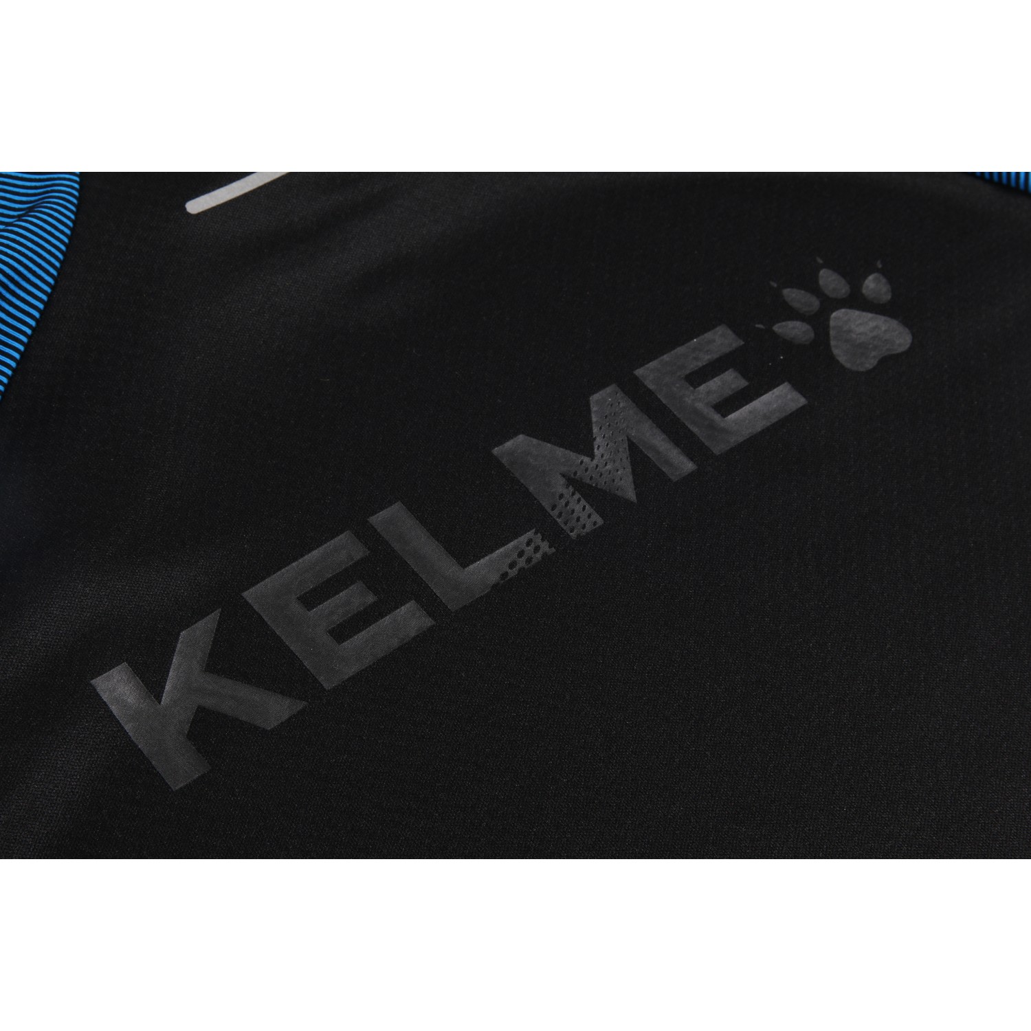 Jaqueta Kelme Montes preta e azul