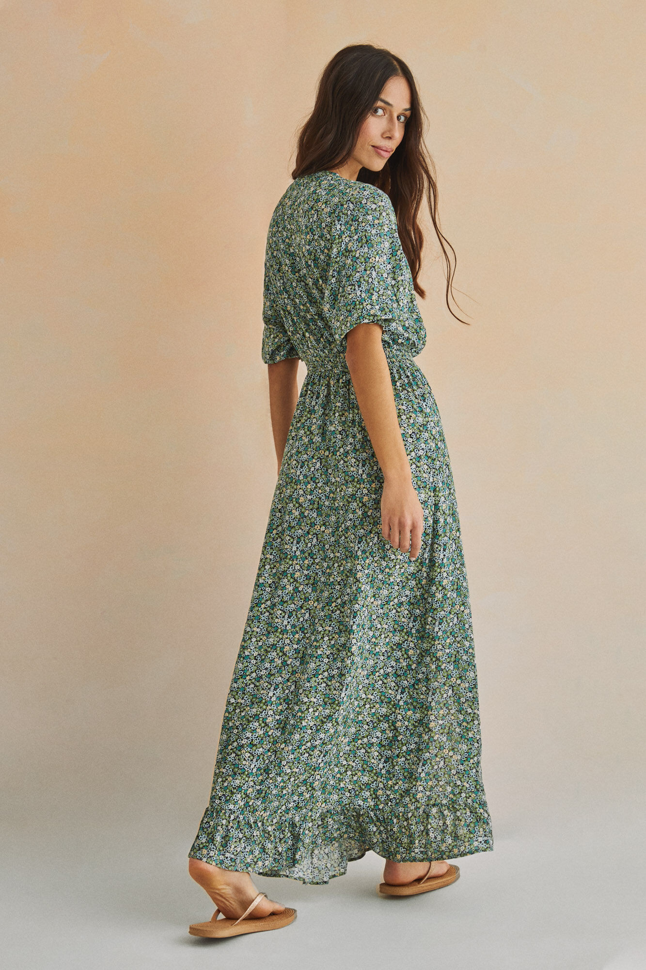 Vestido midi verde estampado com modelagem evasê - estampado