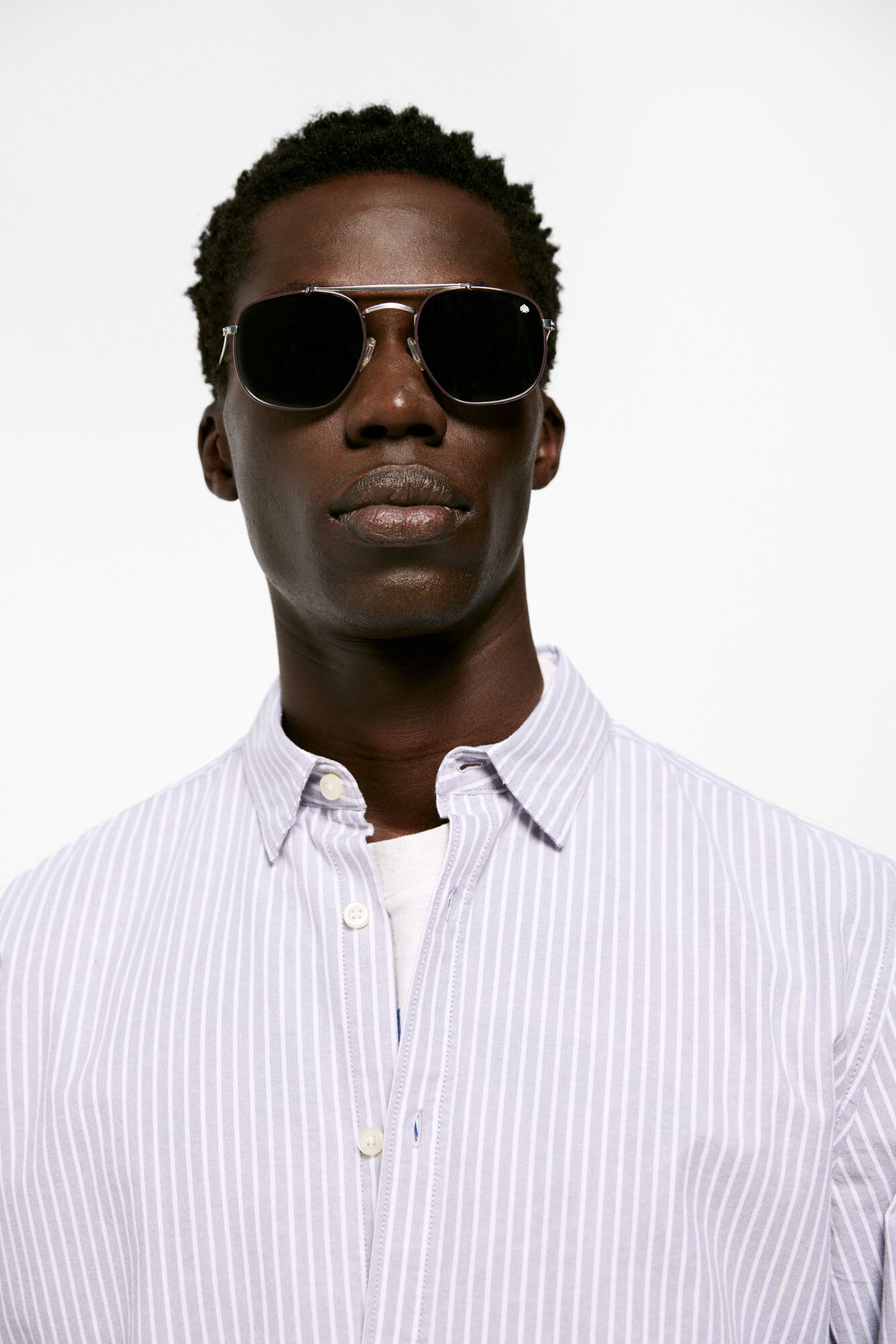 Camisa listrada com pontos minúsculos