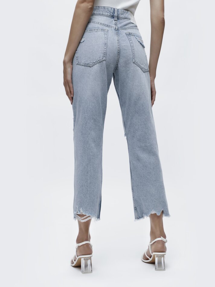 Calça jeans reta com rasgos - Celeste Vigoré