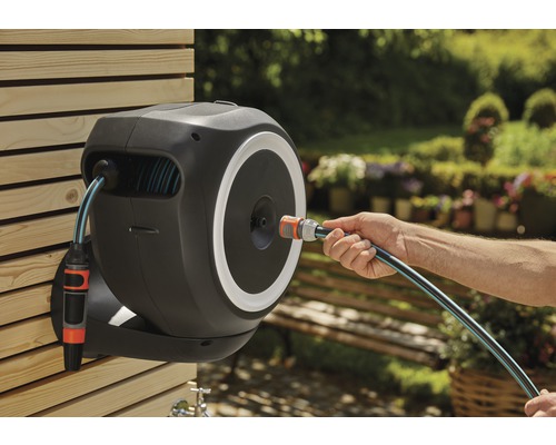 GARDENA RollUp S wandslangenbox inclusief 15 m slang, 180° draaibaar en RollControl-technologie