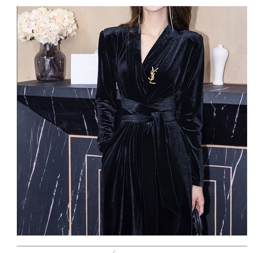 Bornite - Set: Lange mouwen V-hals effen fluwelen jumpsuit + broche