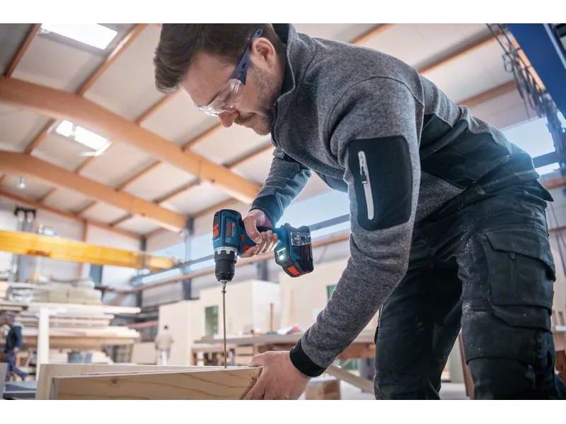 Bosch Professional Akku-Bohrschrauber GSR 18 V-90 C Leistungsstarker Akku-Bohrschrauber mit kompakter Kopflänge und perfekter Werkzeugkontrolle