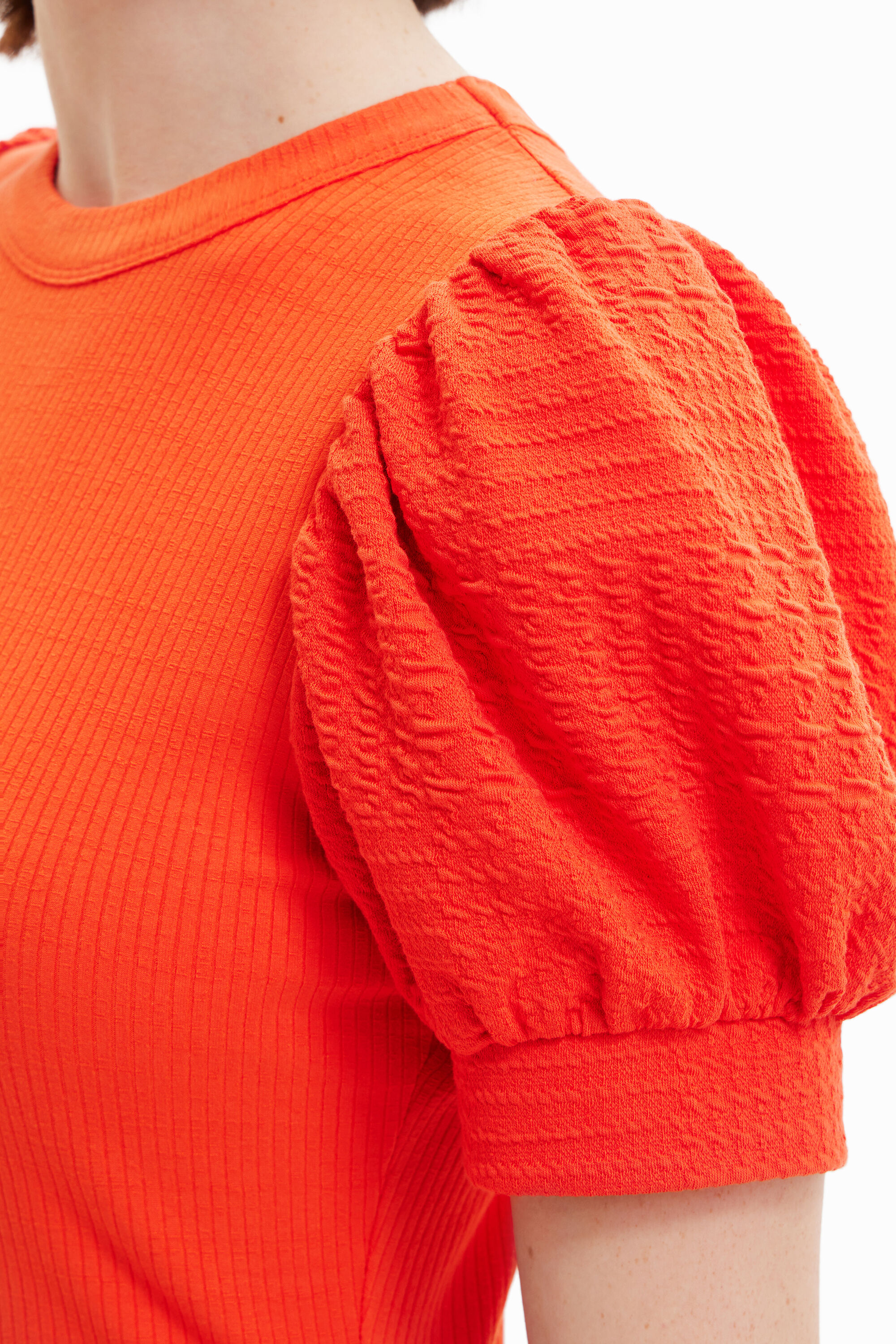 Robe courte ajustée corail