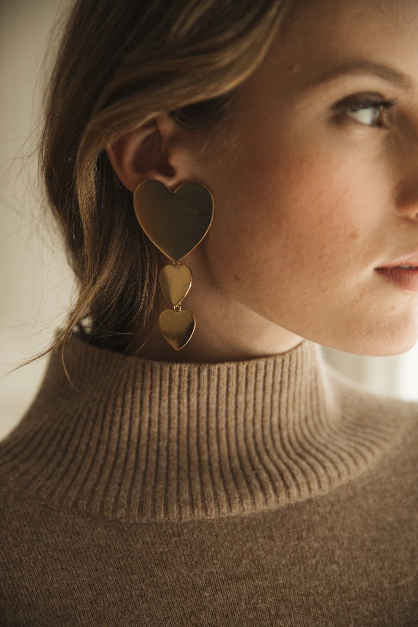 APHRODITE - Boucles d'oreilles puces pendantes coeurs plaqué argent | Doré
