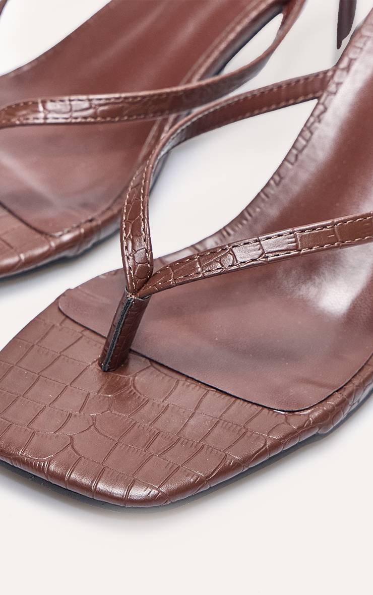 Marron Mules À Talon Moyen À Bout Carré Et Bride Tong Effet Croco