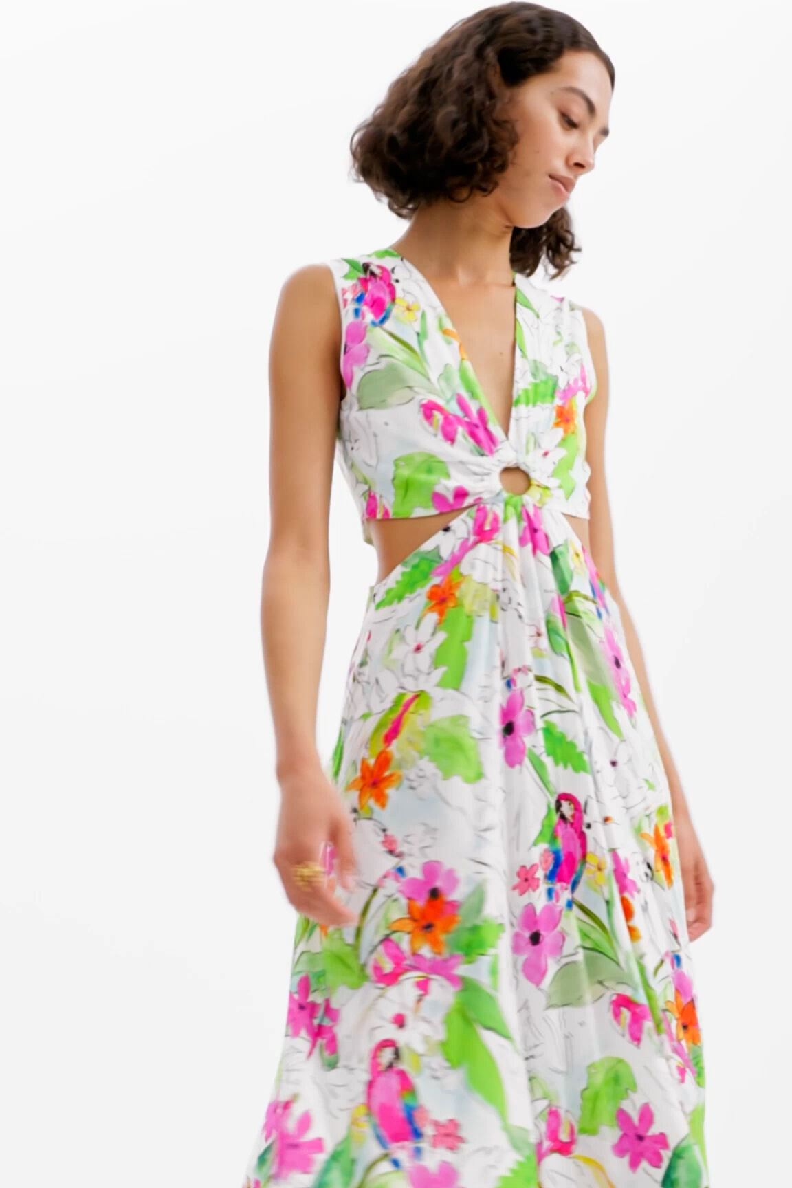 Vestido longo com recortes