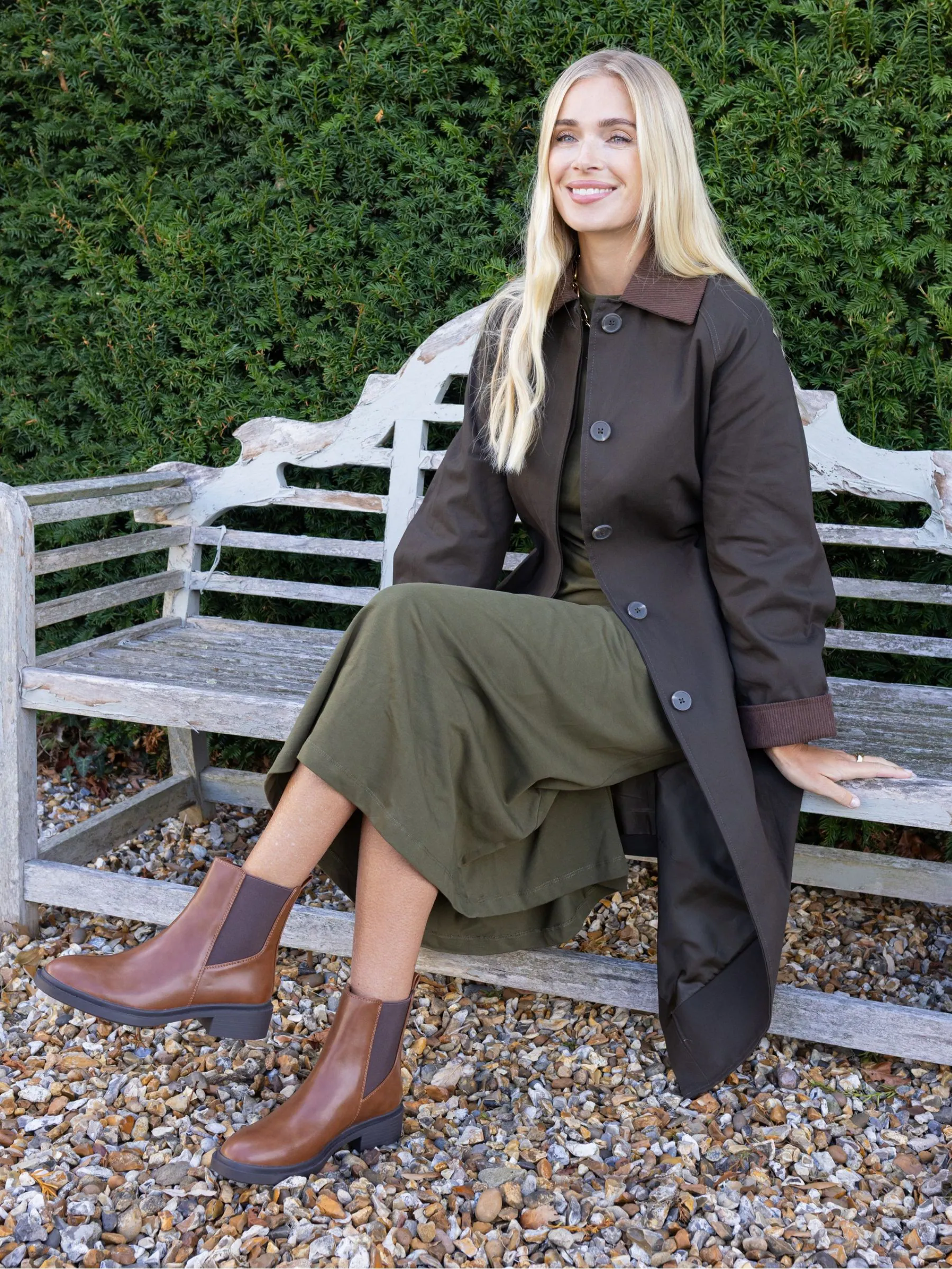 Bruin - Novo Dottie Flat Chelsea Ankle Boots