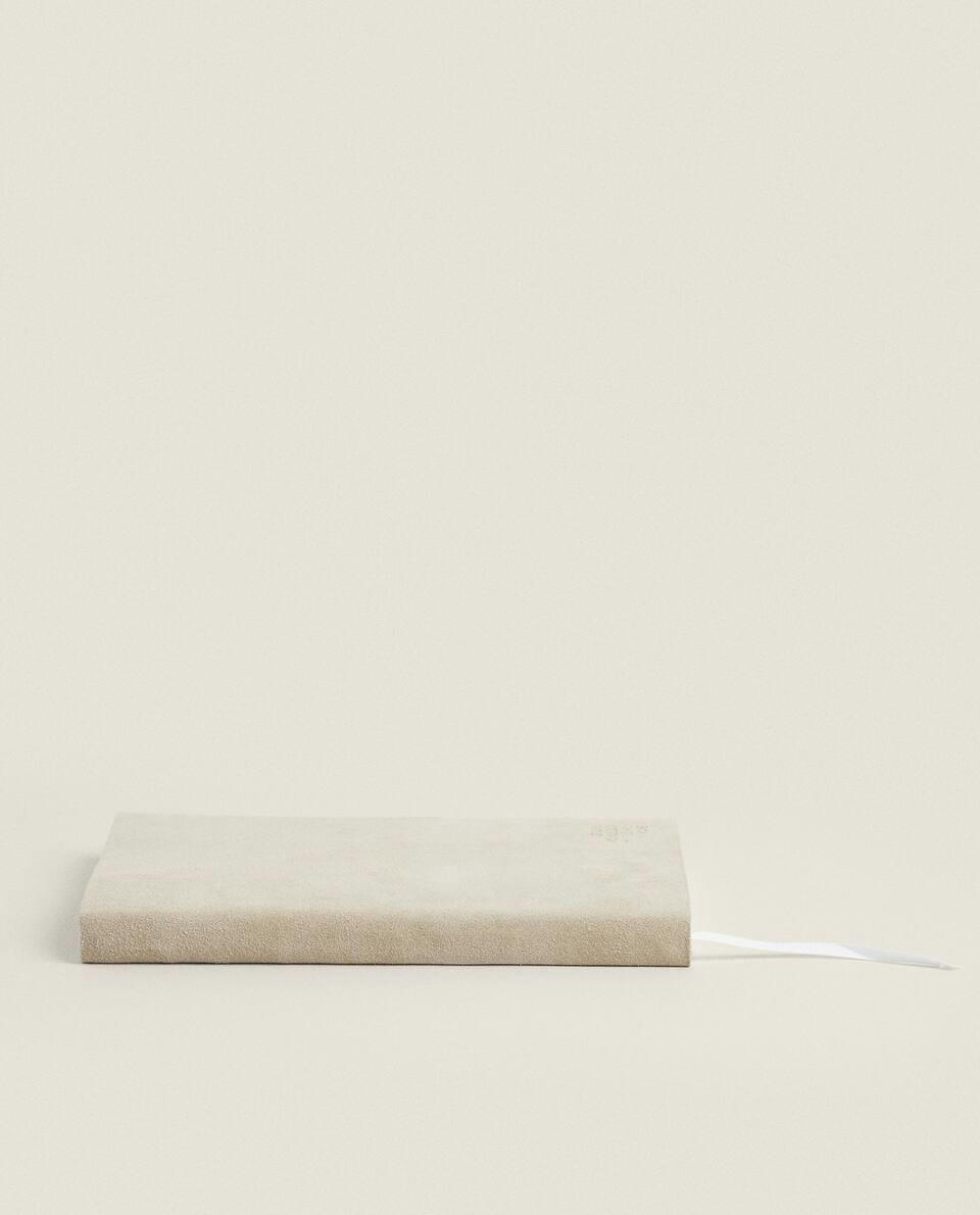 CADERNO DE COURO X STUDIO NICHOLSON