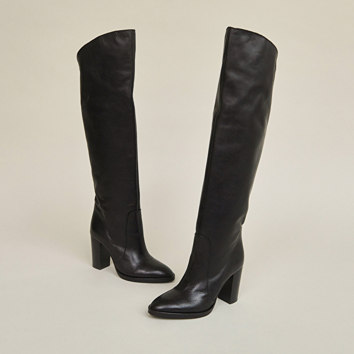 Bottes hautes à bouts pointus  en cuir noir