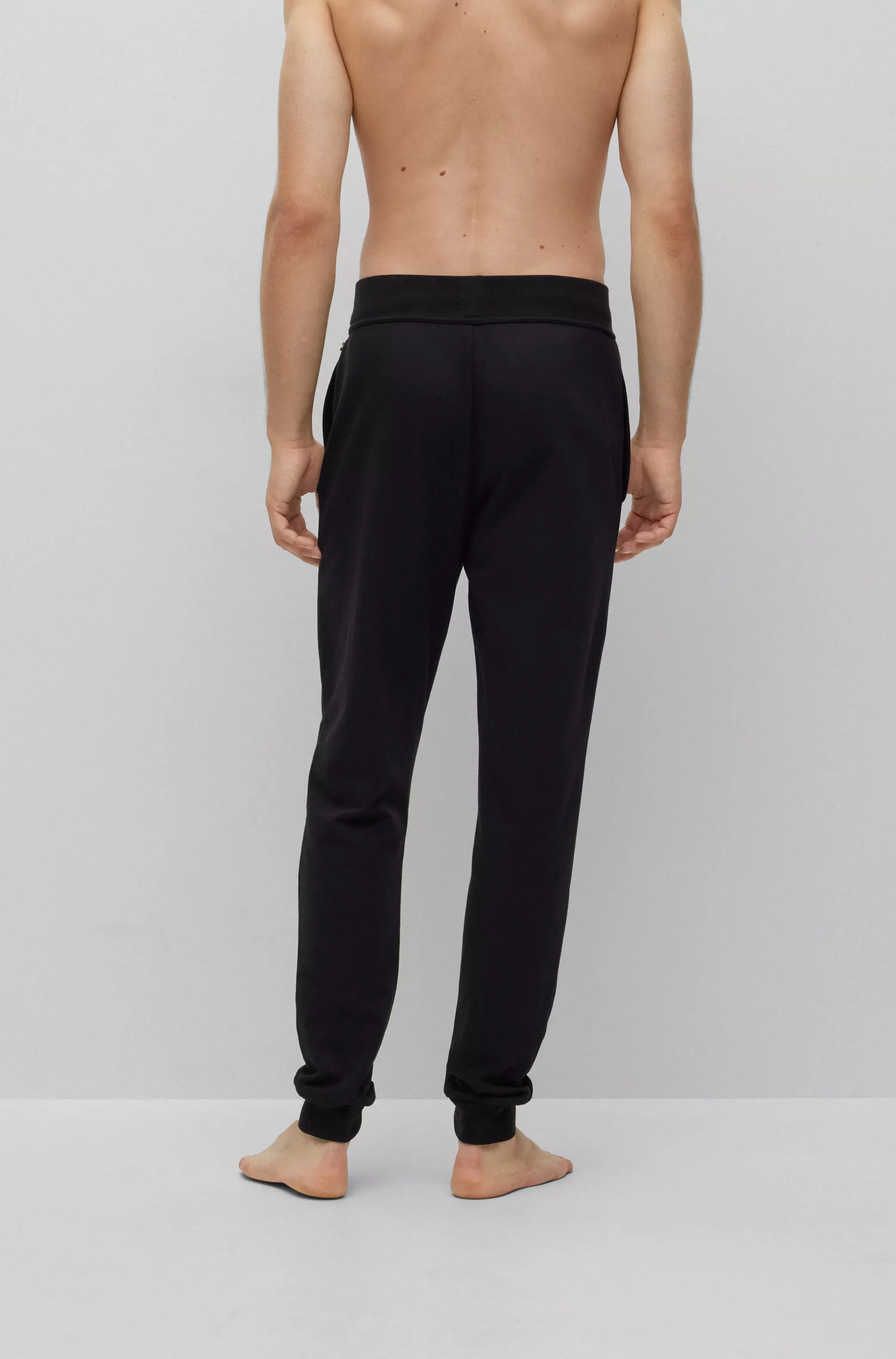 Calça de fato de treino BOSS preta em tecido atoalhado de algodão com riscas de bolinhas e logótipo.