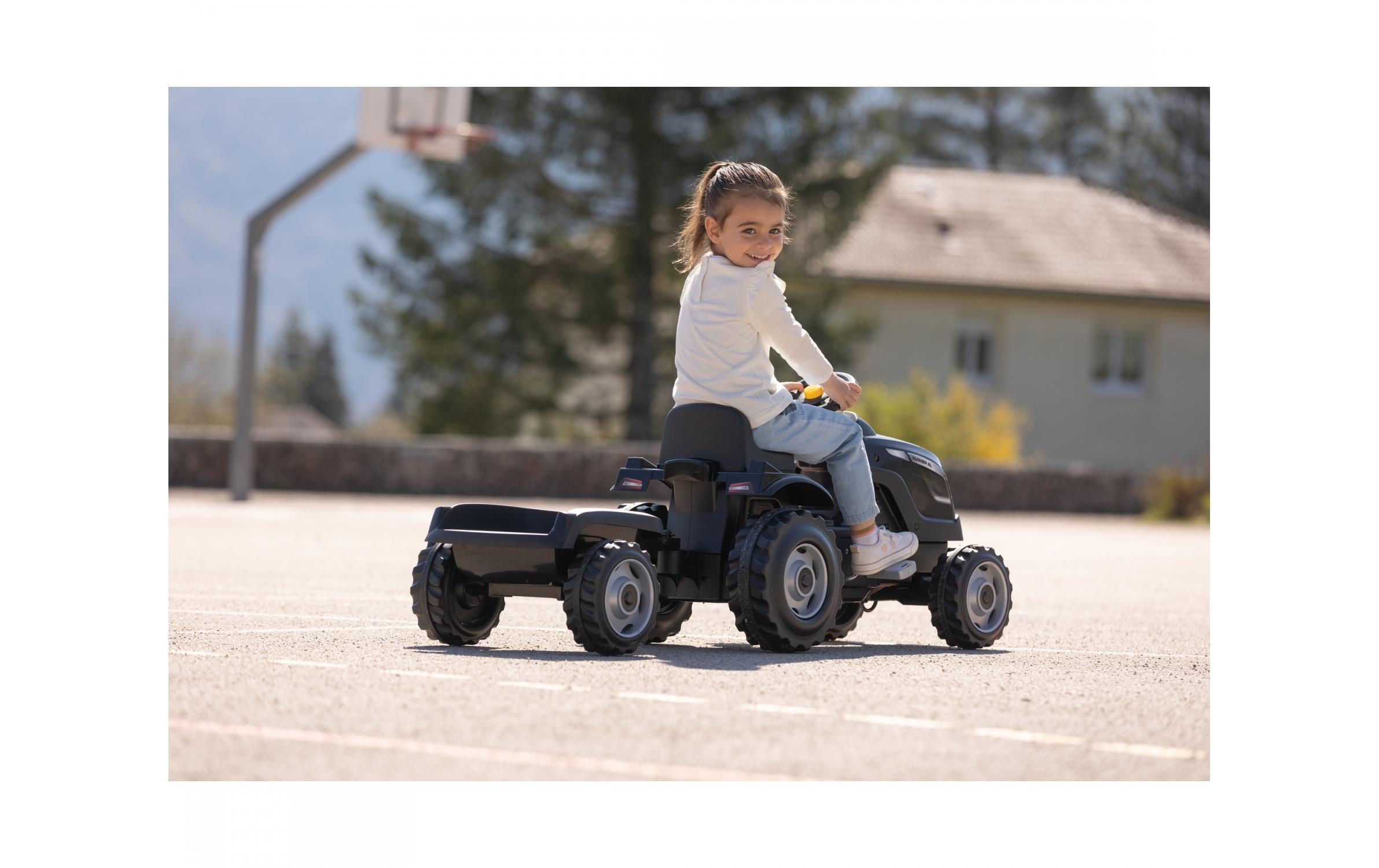 Traktor Farmer XL SchwarzAufsitztraktor mit Anhänger