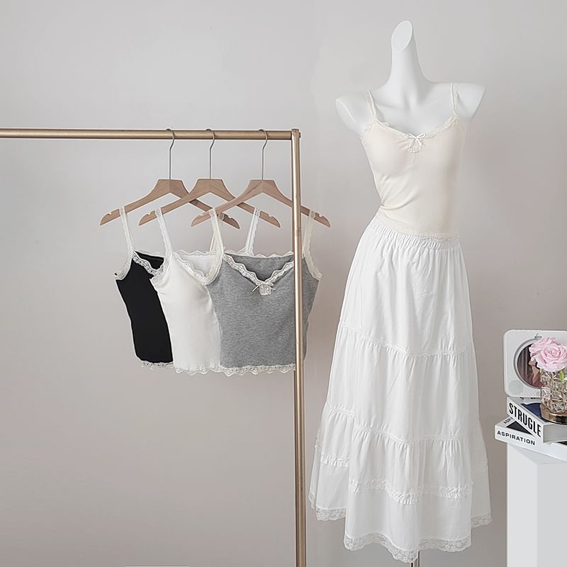 Dute - V-hals camisole top met kanten rand en vulling