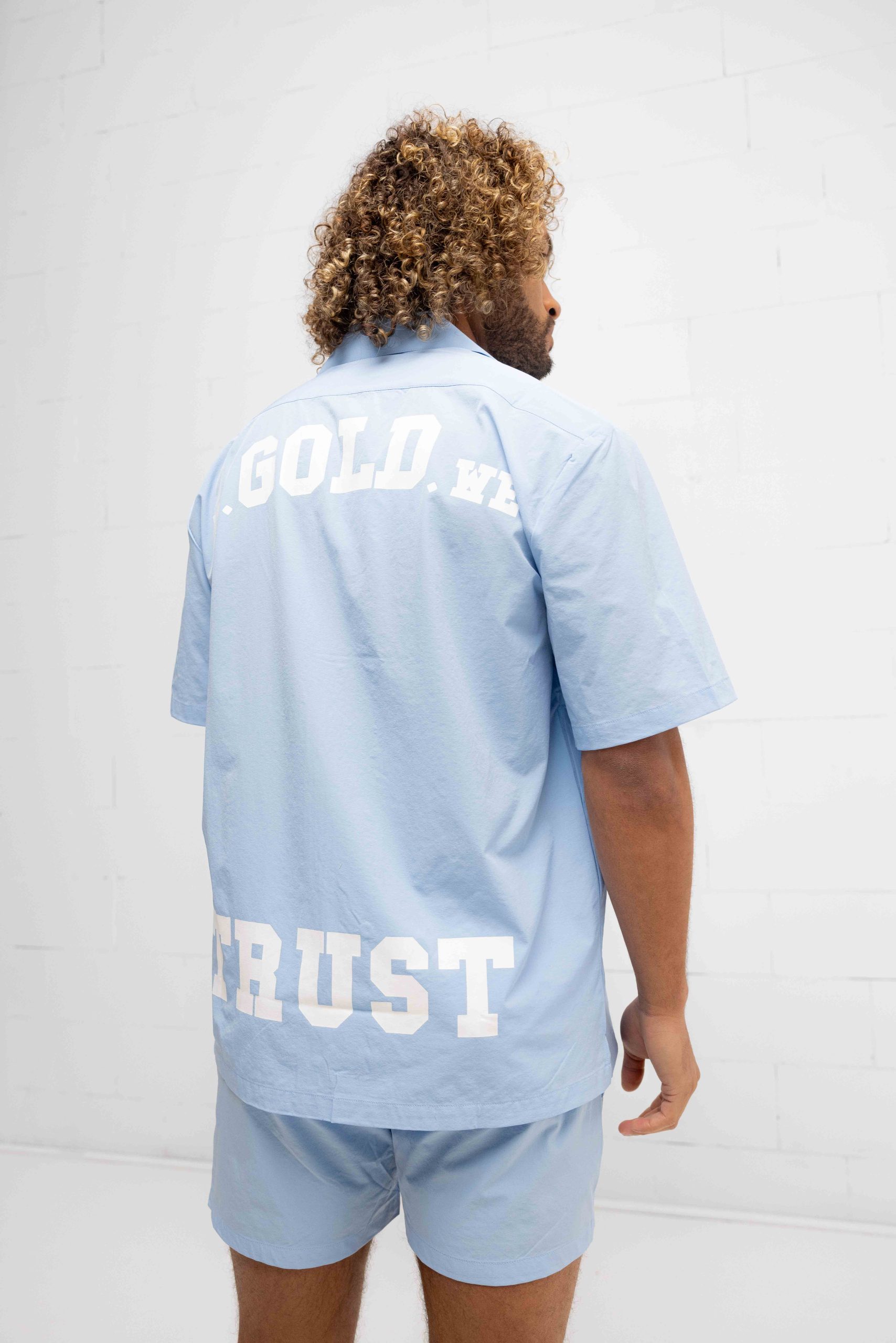 In Gold We Trust The Beach Blouse Heren Lichtblauw