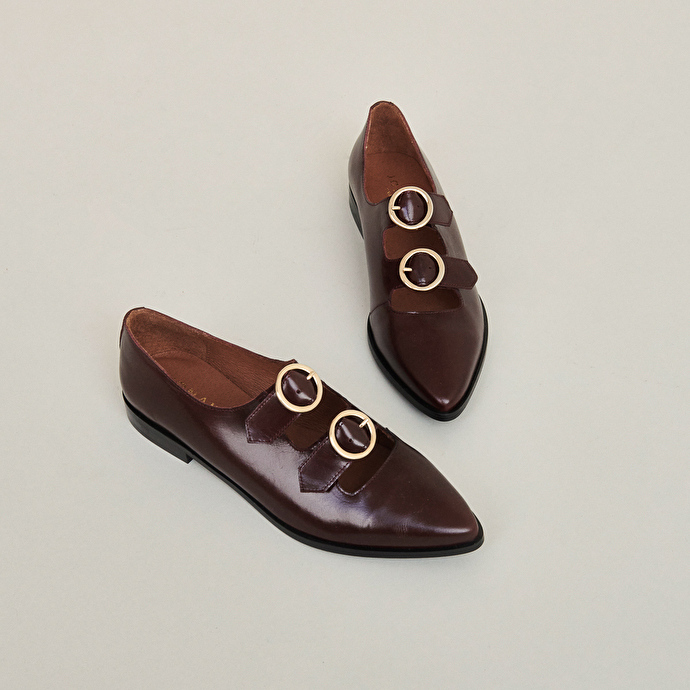 Mocassins pointus à boucles  en cuir bordeaux