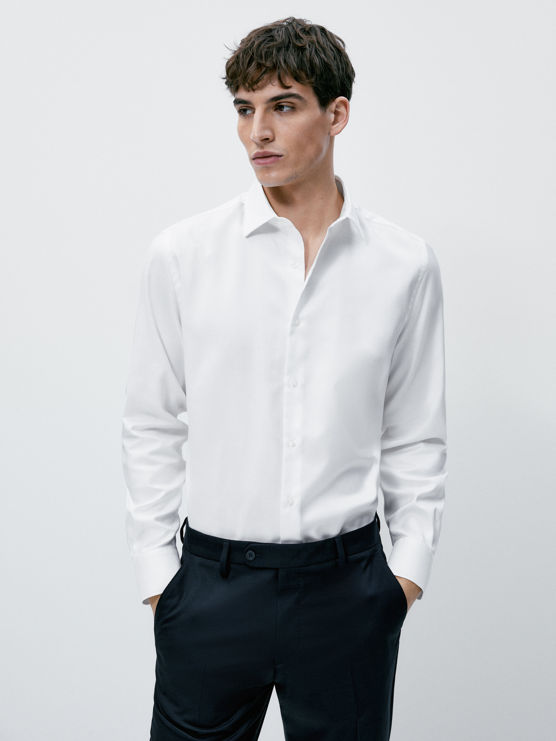 Camisa estruturada slim fit de fácil passar - BRANCA
