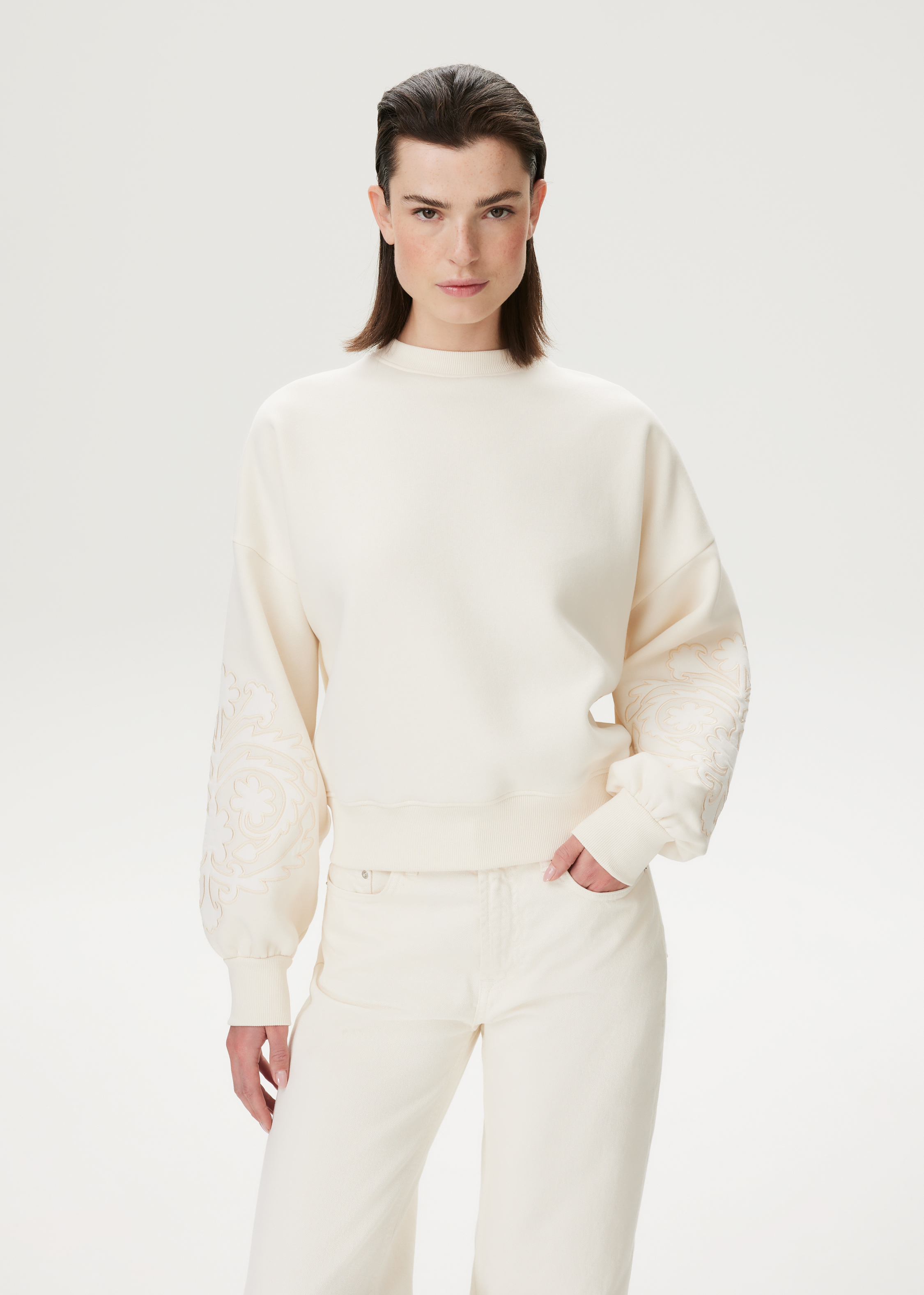 Sweater met borduurwerk