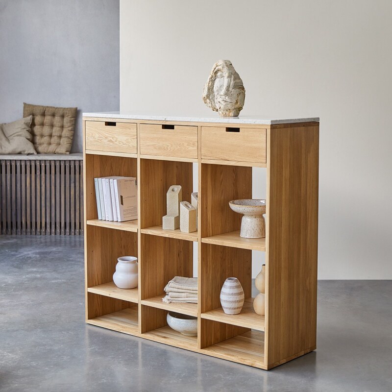 Bibliothèque basse en chêne massif et terrazzo premium White Miho