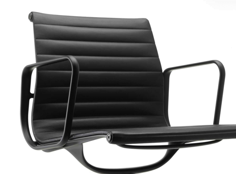 Vitra Aluminium Chair Black EA 108 Hopsak zwart