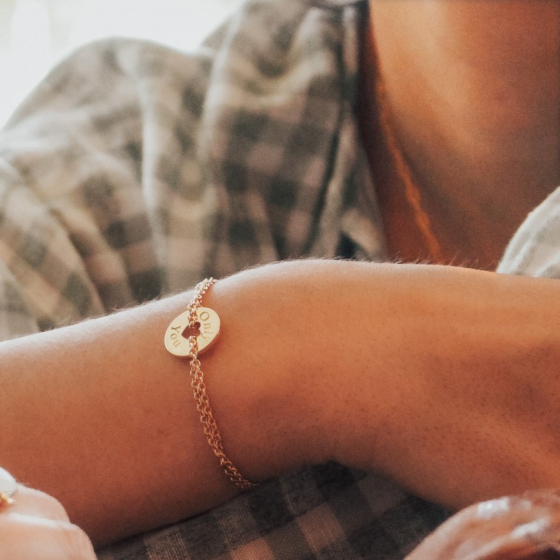 Bracelet chaine mini jeton coeur plaqué or femme - gravure ONLY YOU