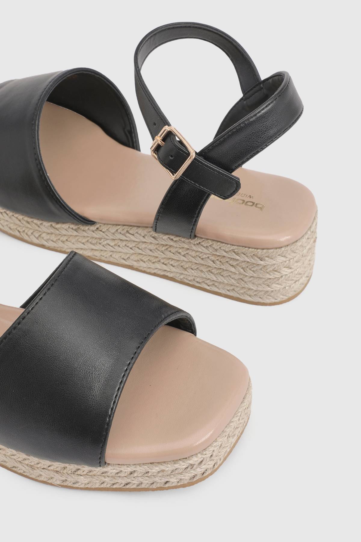 boohoo Sandales Compensées Plateforme À 2 Brides Coupe Extra Large