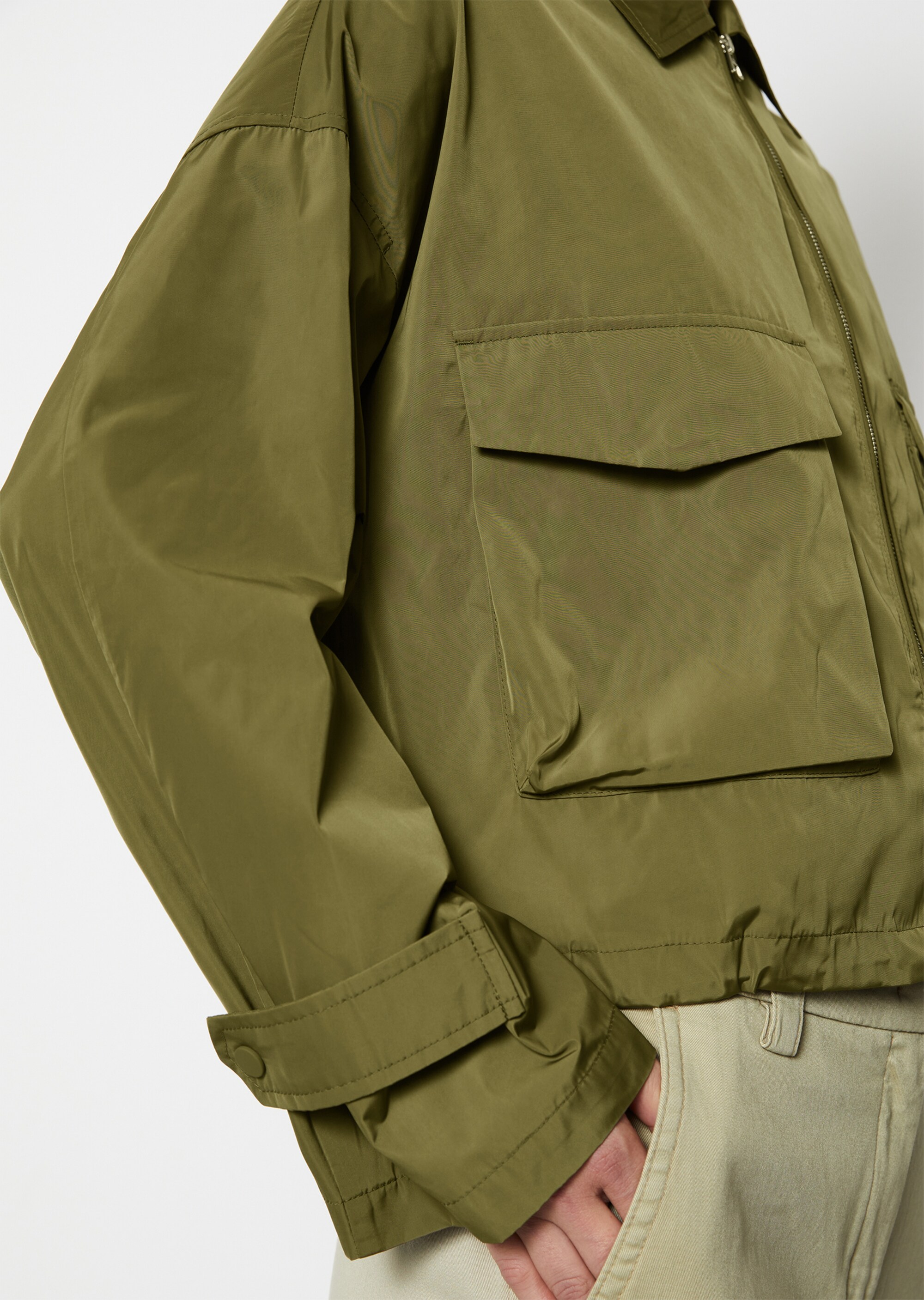 Jacke croppedaus recyceltem Polyester