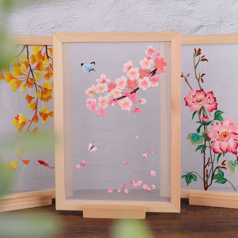 Embroidery Kingdom - DIY-borduurpakket met bloemenornamenten