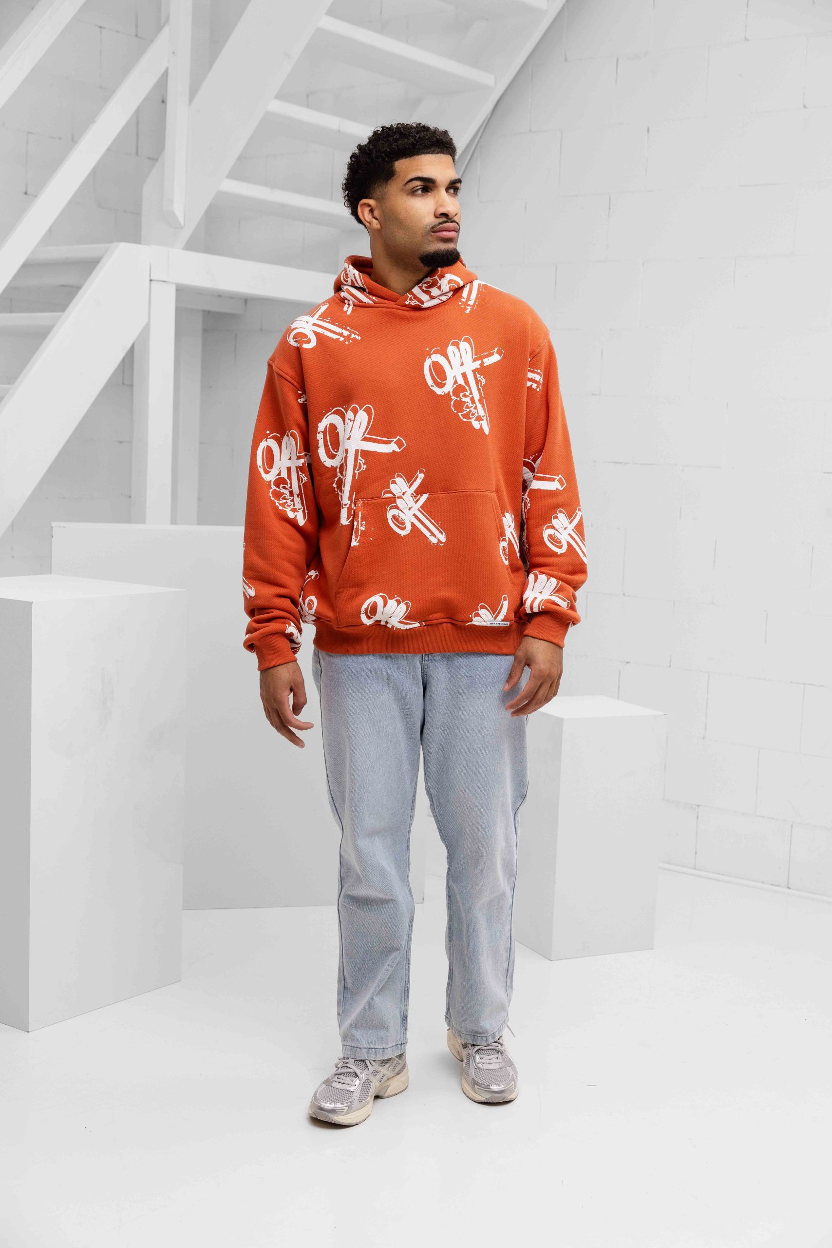 Off The Pitch Off-Mark Hoodie Heren Oranje/Wit