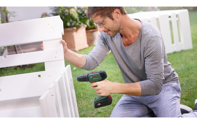 BOSCH Akku-Bohrschrauber »UniversalDrill 18 V Kit«