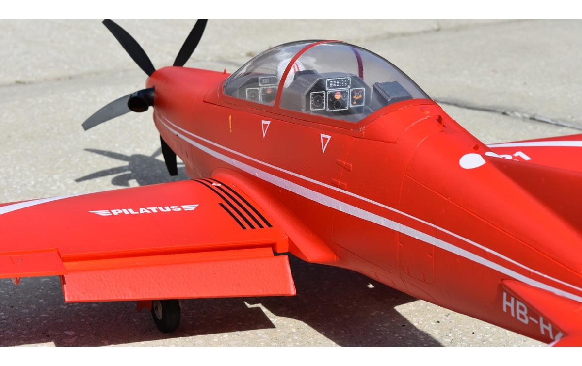 Motorflugzeug Pilatus PC-21 1100 mm PNP<br>Tiefdecker Flugmodell mit Einzeihfahrwerk
