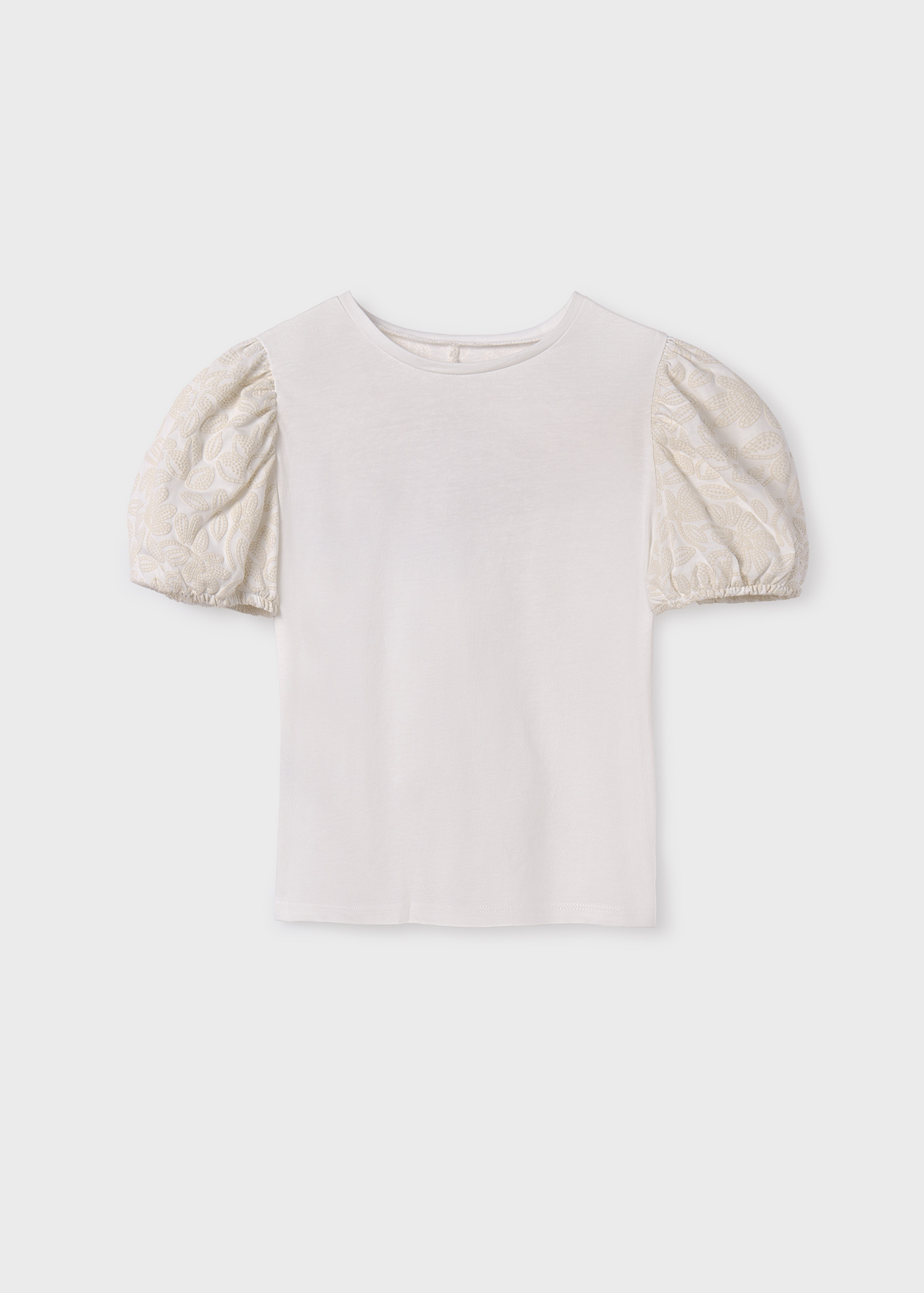 Camiseta feminina Better Cotton com mangas bufantes e estampa de banana.