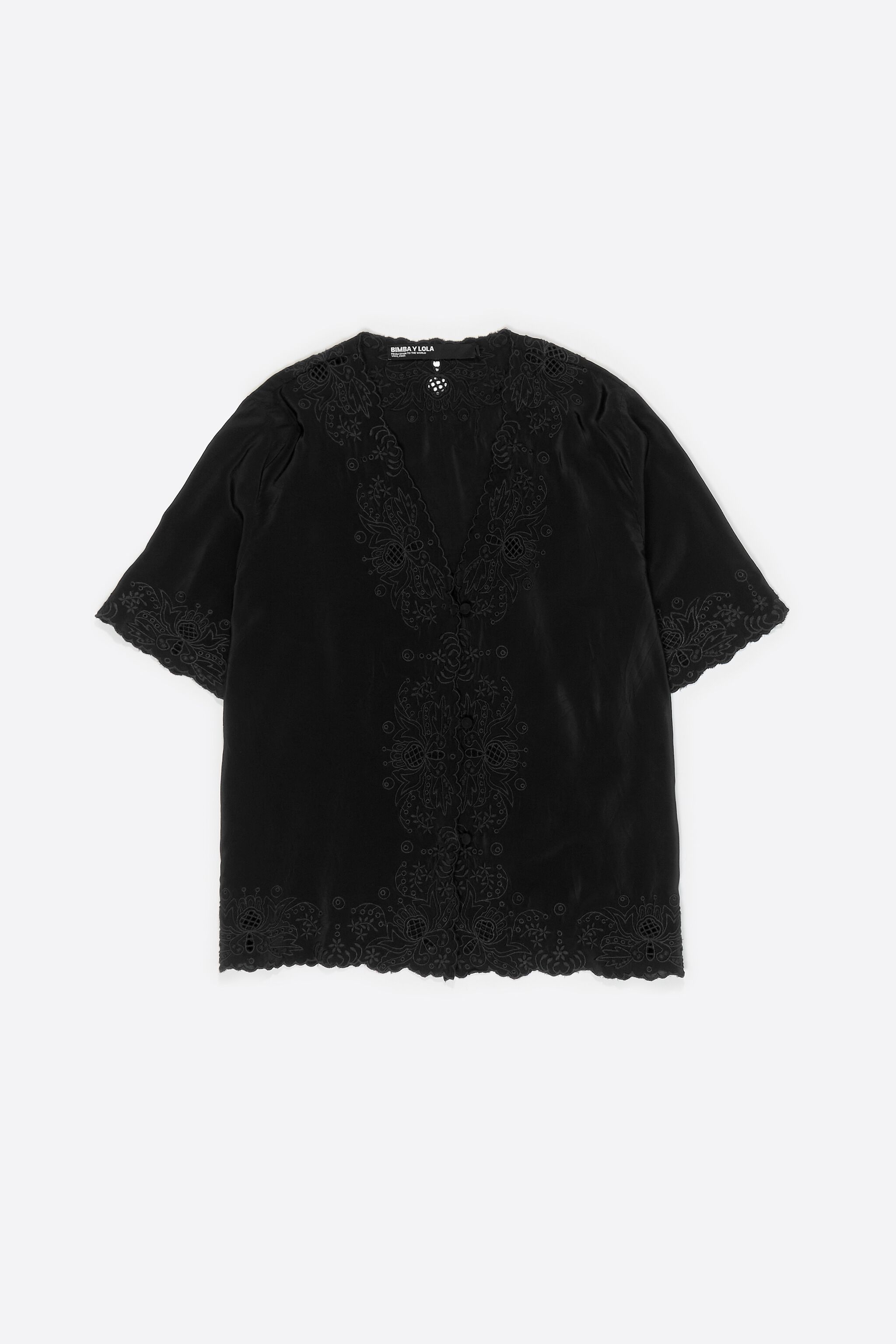 Camisa preta bordada