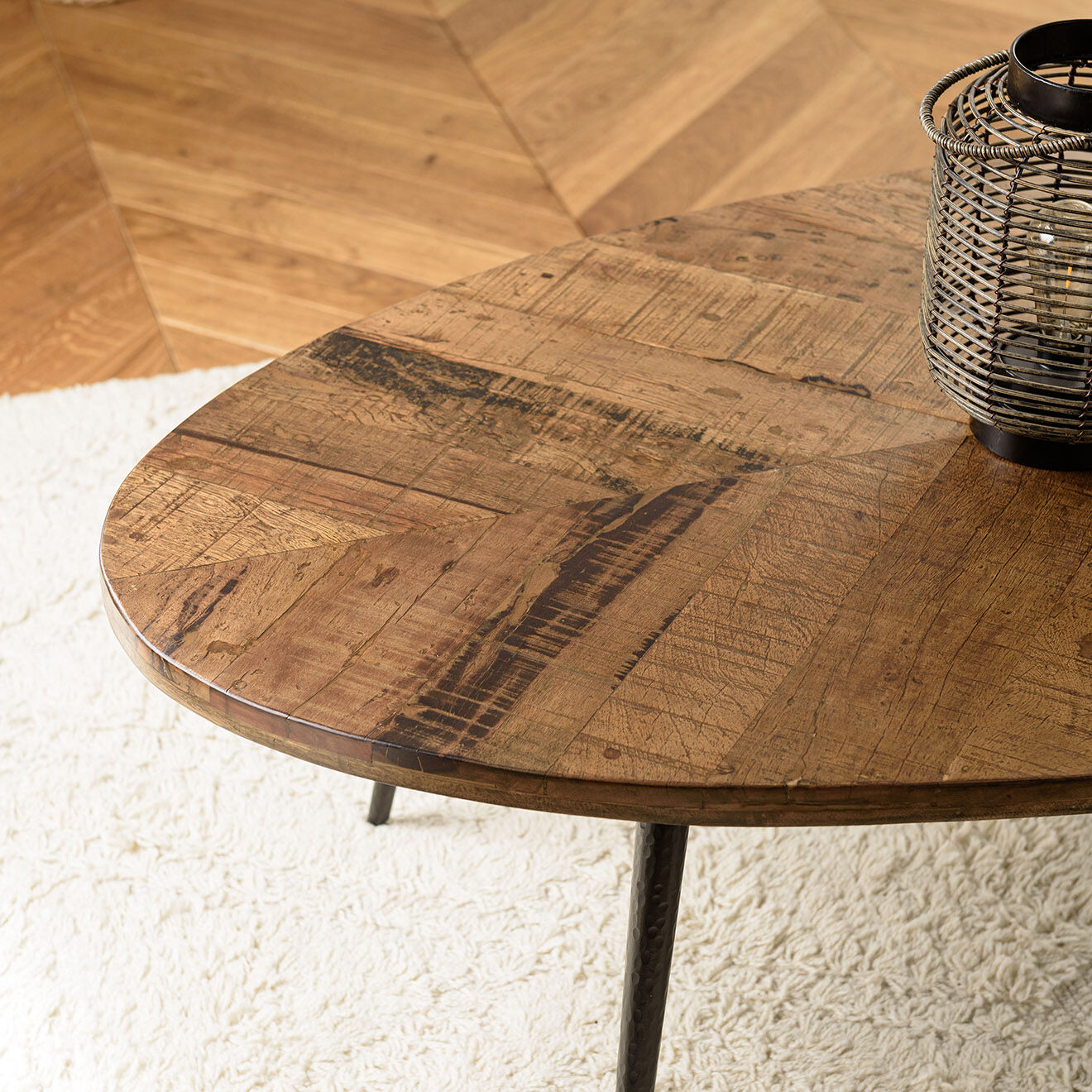 Macabane Table basse ovale plateau chevrons Kiara bois - 135x70x40 cm